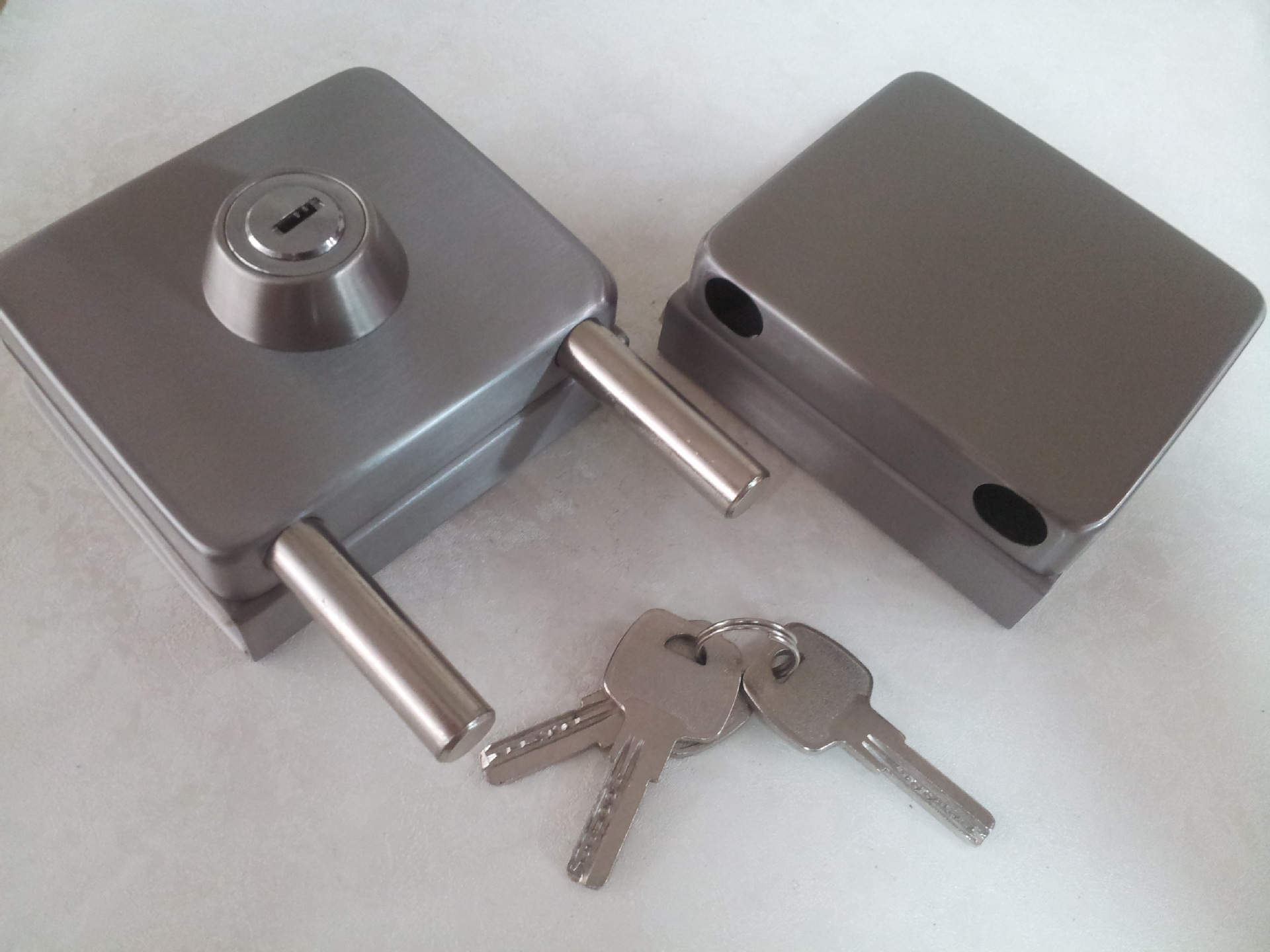 【塔曼方形中央鎖 方形玻璃門鎖 不銹鋼玻璃門鎖】?jī)r(jià)格,廠家,圖片,其他鎖具,廣州市白云區(qū)同和蘇彼爾五金商行-